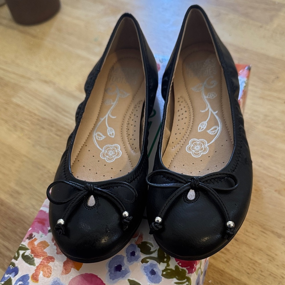Mootsies Tootsies Black Flats with Bow Detail